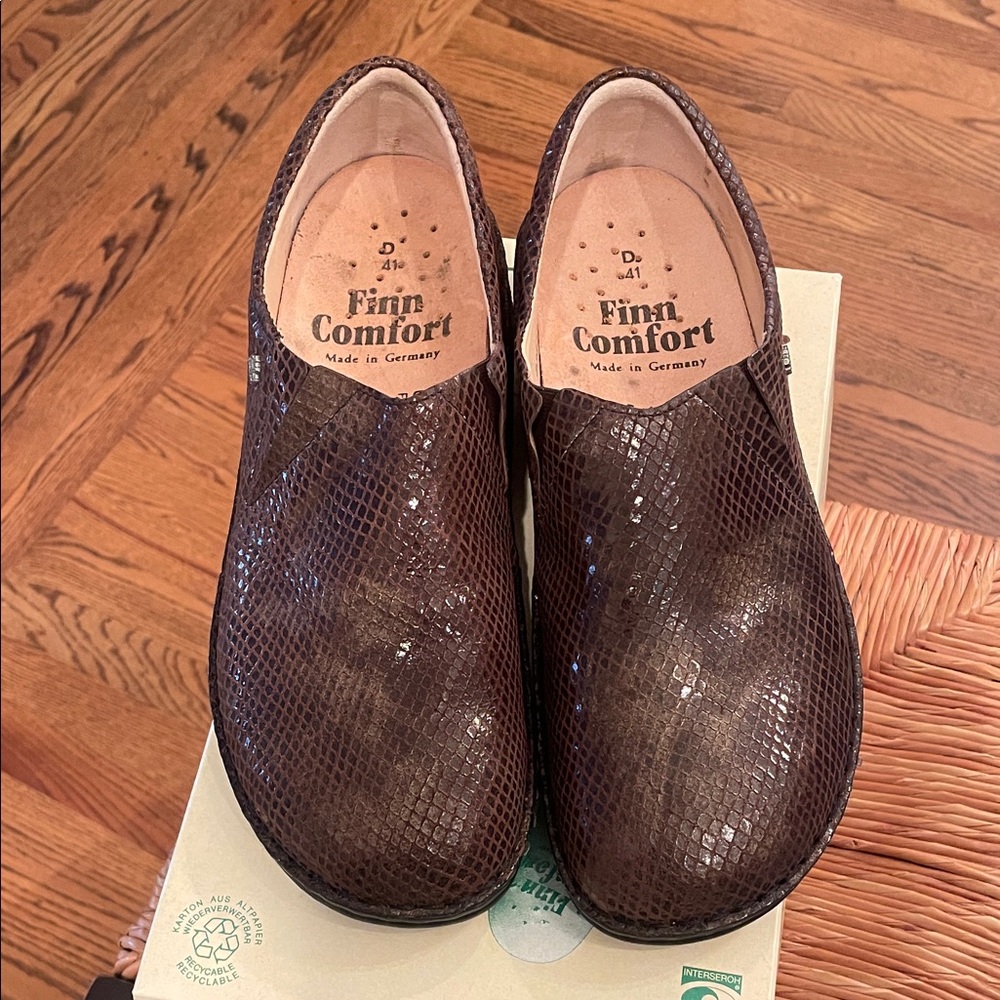 Finn Comfort NEW Newport in cappuccino embossed sz 41/10